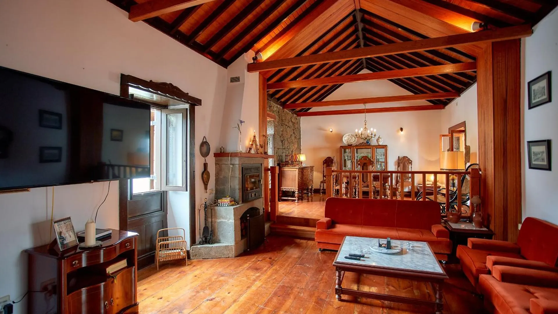 Historic House With A View In The Old Town contacts